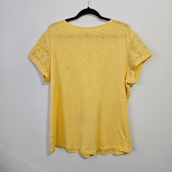 EUC Women's Chaps Shirt with lace short sleeves. Size 1X Yellow - Picture 2 of 6